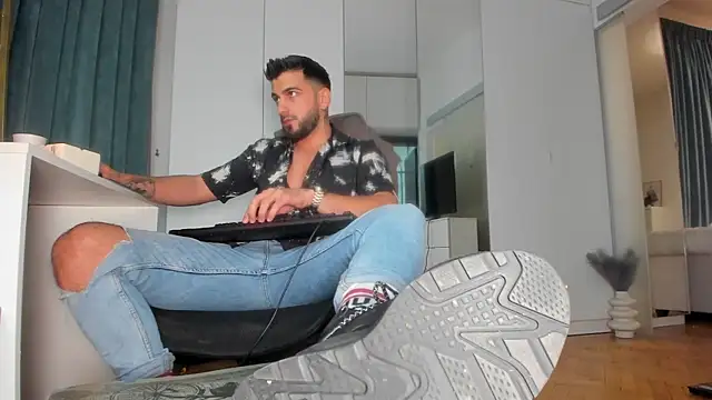 Snapshot of welcometo_hell chatting on 10-03-25, 08:39 welcometo hell online show from 10-03-25, 08:39