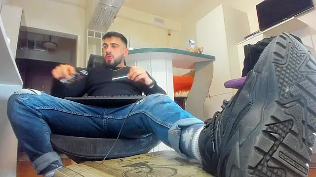 Snapshot of welcometo_hell chatting on 11-12-25, 08:19 welcometo hell online show from 11-12-25, 08:19