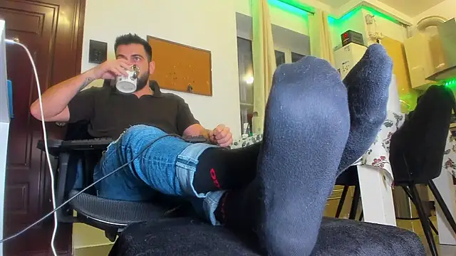 Snapshot of welcometo_hell chatting on 11-25-25, 10:10 welcometo hell online show from 11-25-25, 10:10