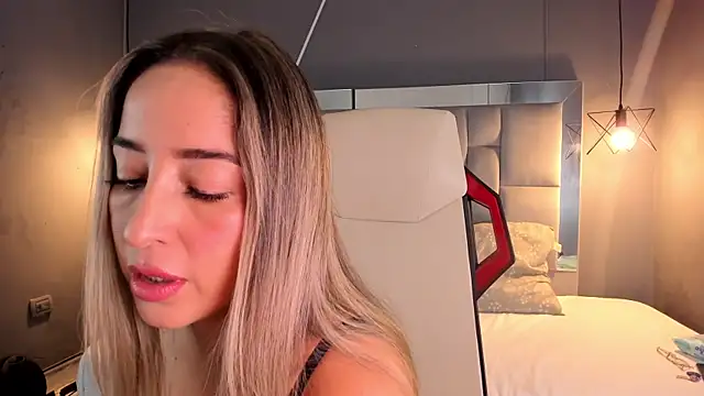 Snapshot of AliceSteel12 chatting on 12-04-24, 12:36 AliceSteel12 online show from 12-04-24, 12:36