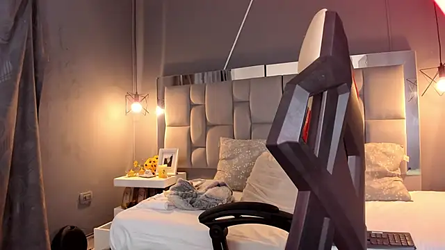 Snapshot of AliceSteel12 chatting on 12-04-24, 03:43 AliceSteel12 online show from 12-04-24, 03:43