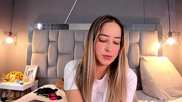 Snapshot of AliceSteel12 chatting on 01-25-25, 03:30 AliceSteel12 online show from 01-25-25, 03:30