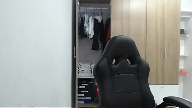 RoxanaLove9 online show from 02-18-26, 08:27