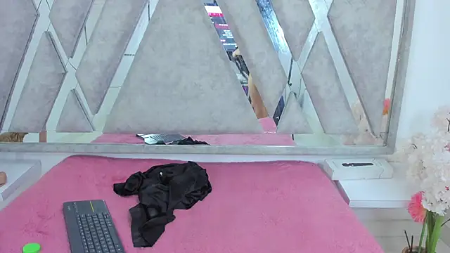 Annie9  online show from 01-22-25, 10:26