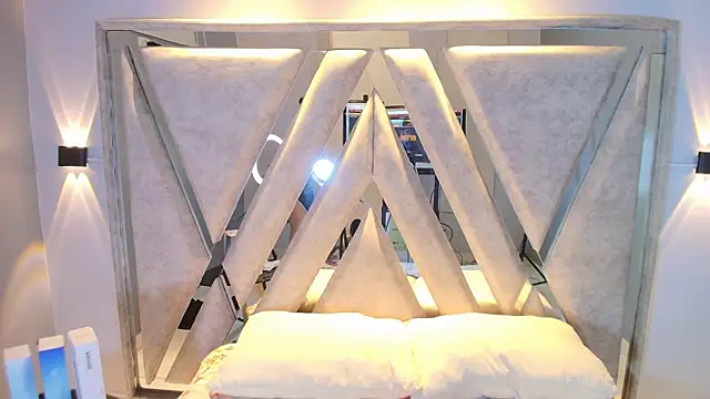 Annie9  online show from 10-05-25, 07:12