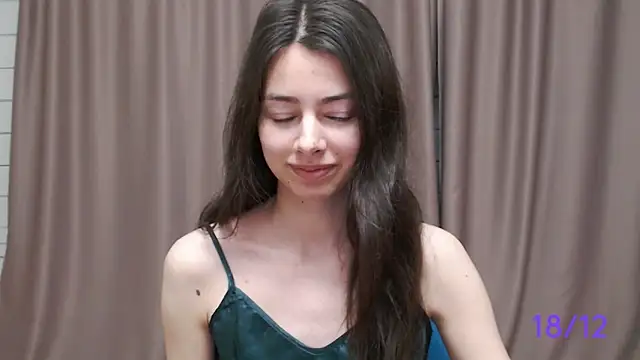 Snapshot of sweet_sweet_angel chatting on 12-18-24, 01:56 sweet sweet angel online show from 12-18-24, 01:56