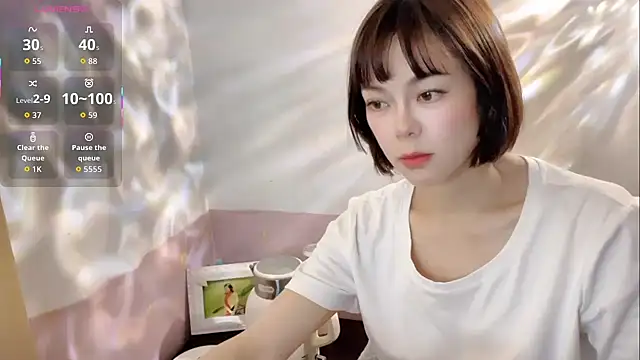 Linda-LL online show from 10-20-25, 06:03