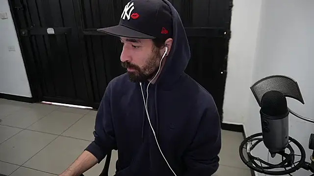 Snapshot of Your_Ice_cream chatting on 12-18-24, 11:34 Your Ice cream online show from 12-18-24, 11:34