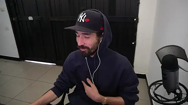 Snapshot of Your_Ice_cream chatting on 12-18-24, 05:42 Your Ice cream online show from 12-18-24, 05:42