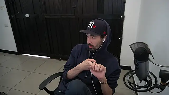 Snapshot of Your_Ice_cream chatting on 12-19-24, 04:02 Your Ice cream online show from 12-19-24, 04:02