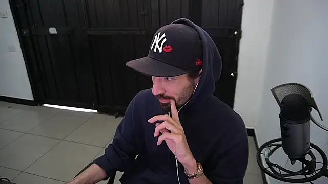 Snapshot of Your_Ice_cream chatting on 12-19-24, 07:07 Your Ice cream online show from 12-19-24, 07:07