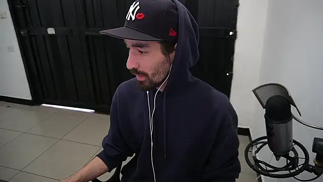 Snapshot of Your_Ice_cream chatting on 12-22-24, 02:38 Your Ice cream online show from 12-22-24, 02:38