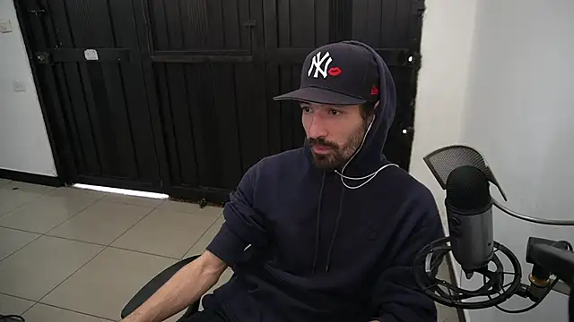 Snapshot of Your_Ice_cream chatting on 12-22-24, 05:42 Your Ice cream online show from 12-22-24, 05:42