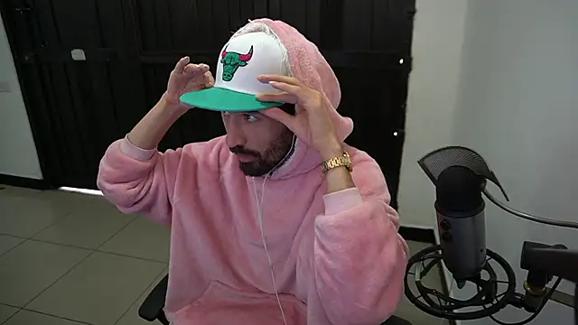 Snapshot of Your_Ice_cream chatting on 12-24-24, 05:34 Your Ice cream online show from 12-24-24, 05:34