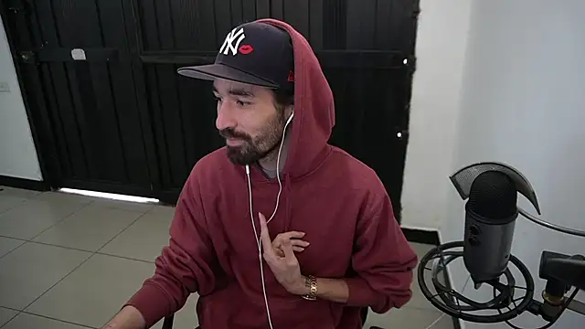 Snapshot of Your_Ice_cream chatting on 12-26-24, 06:12 Your Ice cream online show from 12-26-24, 06:12