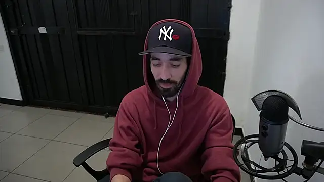 Snapshot of Your_Ice_cream chatting on 12-27-24, 12:18 Your Ice cream online show from 12-27-24, 12:18