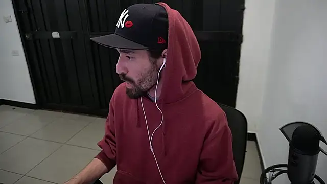 Snapshot of Your_Ice_cream chatting on 12-28-24, 03:58 Your Ice cream online show from 12-28-24, 03:58