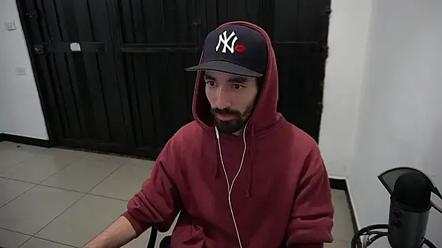 Snapshot of Your_Ice_cream chatting on 12-28-24, 07:00 Your Ice cream online show from 12-28-24, 07:00