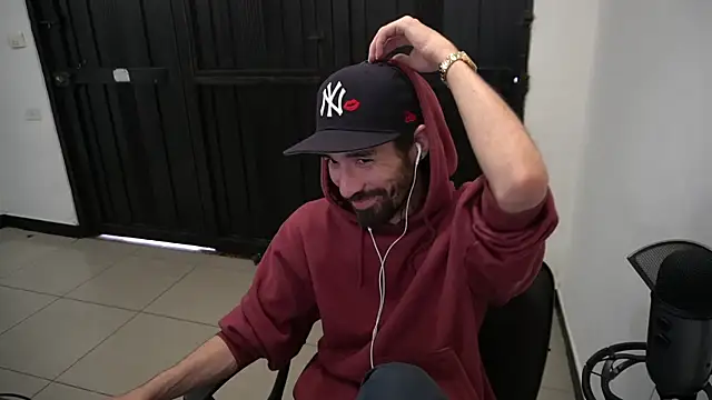 Snapshot of Your_Ice_cream chatting on 12-28-24, 01:38 Your Ice cream online show from 12-28-24, 01:38