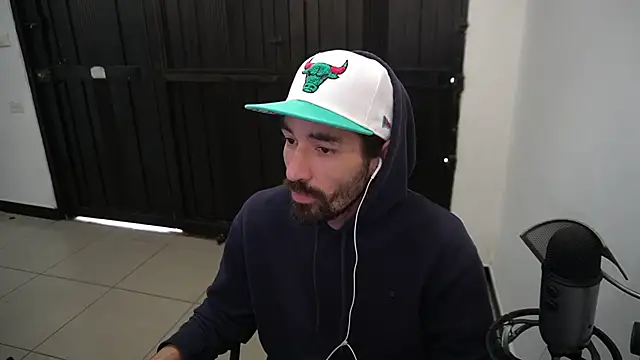 Snapshot of Your_Ice_cream chatting on 12-29-24, 04:19 Your Ice cream online show from 12-29-24, 04:19