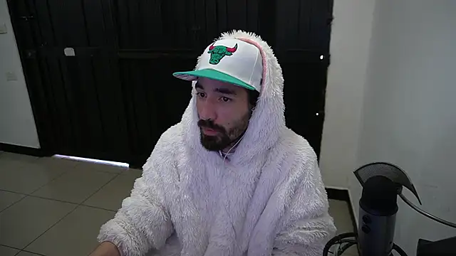 Snapshot of Your_Ice_cream chatting on 12-31-24, 01:52 Your Ice cream online show from 12-31-24, 01:52