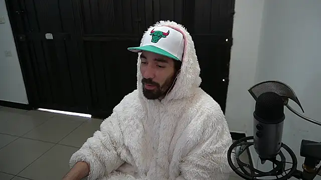 Snapshot of Your_Ice_cream chatting on 12-31-24, 04:57 Your Ice cream online show from 12-31-24, 04:57