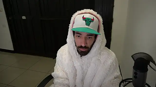 Snapshot of Your_Ice_cream chatting on 01-01-25, 12:43 Your Ice cream online show from 01-01-25, 12:43