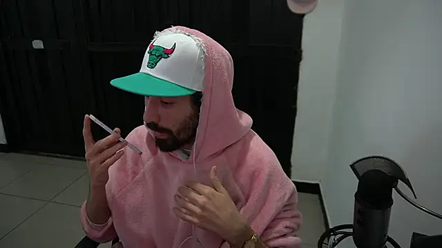 Snapshot of Your_Ice_cream chatting on 01-01-25, 11:07 Your Ice cream online show from 01-01-25, 11:07