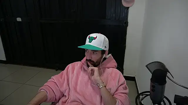 Snapshot of Your_Ice_cream chatting on 01-02-25, 02:11 Your Ice cream online show from 01-02-25, 02:11