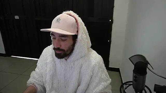 Snapshot of Your_Ice_cream chatting on 01-03-25, 01:58 Your Ice cream online show from 01-03-25, 01:58