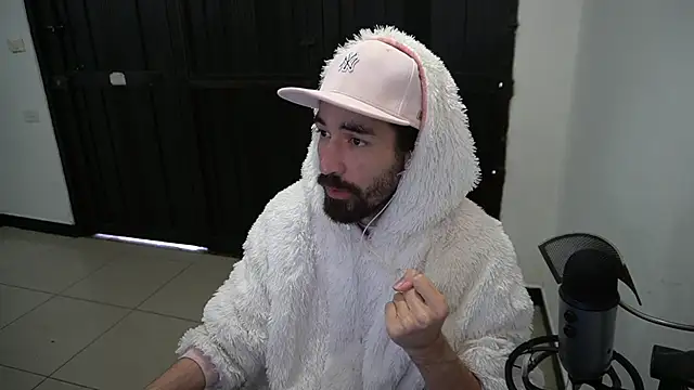 Snapshot of Your_Ice_cream chatting on 01-06-25, 12:46 Your Ice cream online show from 01-06-25, 12:46