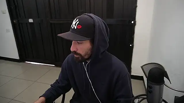 Snapshot of Your_Ice_cream chatting on 01-10-25, 03:06 Your Ice cream online show from 01-10-25, 03:06