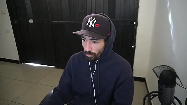 Snapshot of Your_Ice_cream chatting on 01-11-25, 08:32 Your Ice cream online show from 01-11-25, 08:32