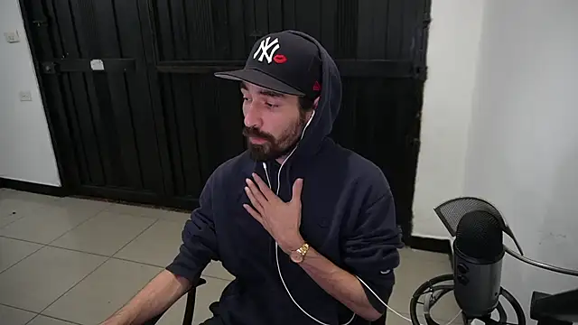 Snapshot of Your_Ice_cream chatting on 01-11-25, 11:35 Your Ice cream online show from 01-11-25, 11:35