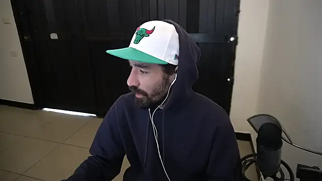 Snapshot of Your_Ice_cream chatting on 01-15-25, 02:35 Your Ice cream online show from 01-15-25, 02:35