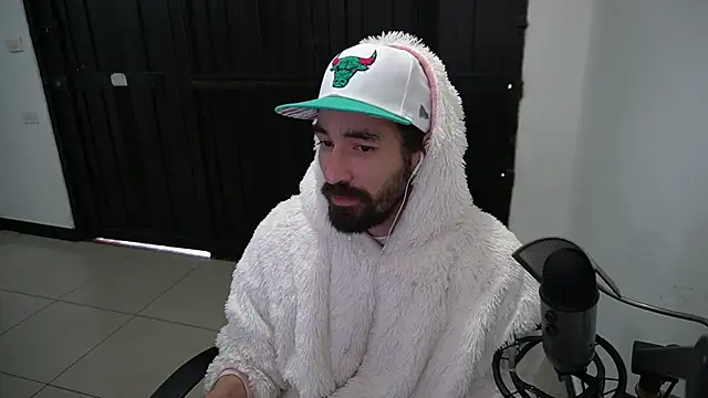 Snapshot of Your_Ice_cream chatting on 01-17-25, 12:21 Your Ice cream online show from 01-17-25, 12:21