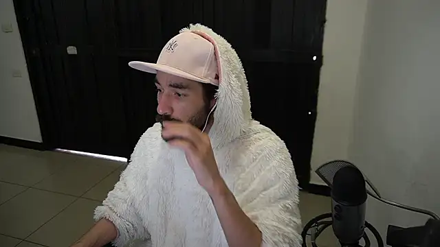 Snapshot of Your_Ice_cream chatting on 01-19-25, 02:28 Your Ice cream online show from 01-19-25, 02:28