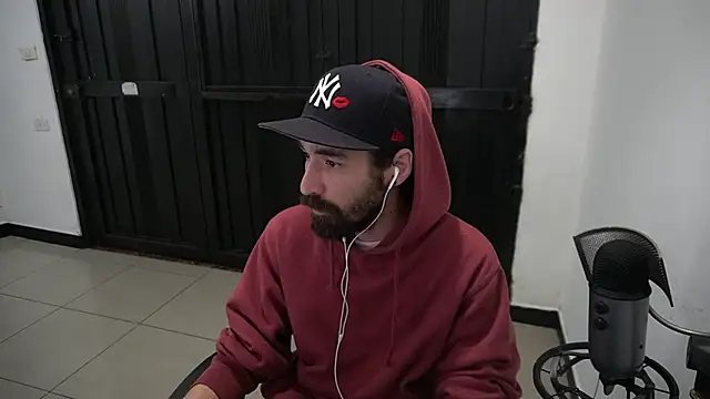 Snapshot of Your_Ice_cream chatting on 01-27-25, 10:49 Your Ice cream online show from 01-27-25, 10:49