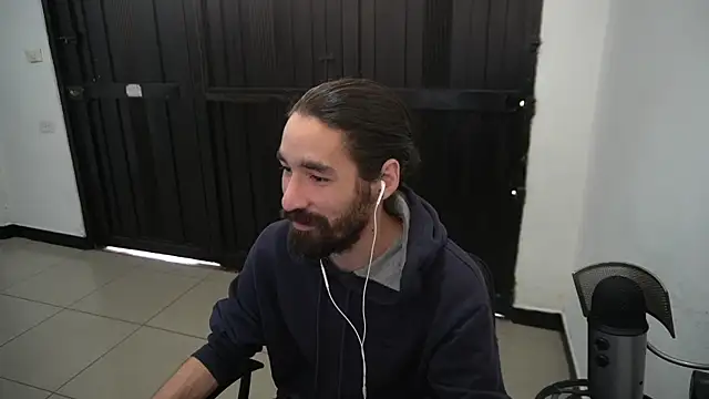 Snapshot of Your_Ice_cream chatting on 02-01-25, 04:22 Your Ice cream online show from 02-01-25, 04:22