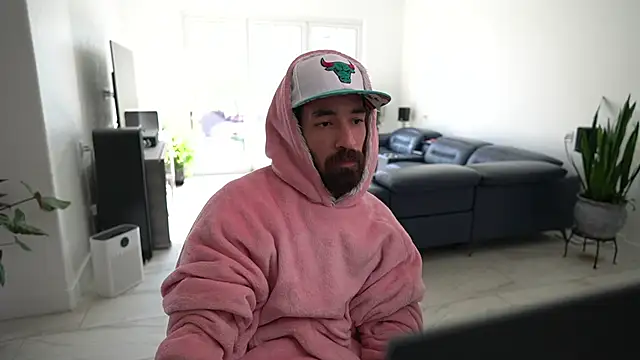 Snapshot of Your_Ice_cream chatting on 03-20-25, 01:37 Your Ice cream online show from 03-20-25, 01:37