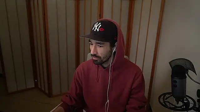 Snapshot of Your_Ice_cream chatting on 10-18-25, 03:35 Your Ice cream online show from 10-18-25, 03:35