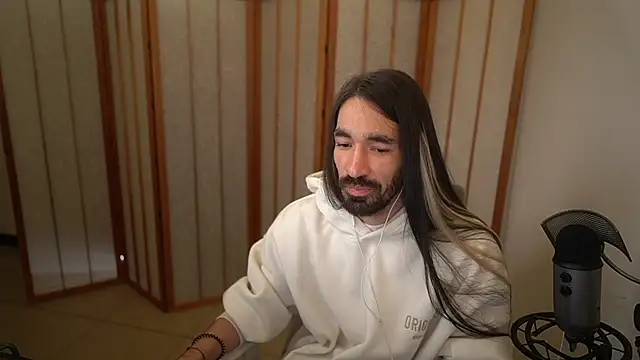 Snapshot of Your_Ice_cream chatting on 10-23-25, 04:28 Your Ice cream online show from 10-23-25, 04:28