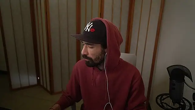 Snapshot of Your_Ice_cream chatting on 11-08-25, 03:56 Your Ice cream online show from 11-08-25, 03:56