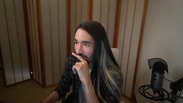 Snapshot of Your_Ice_cream chatting on 11-18-25, 02:32 Your Ice cream online show from 11-18-25, 02:32