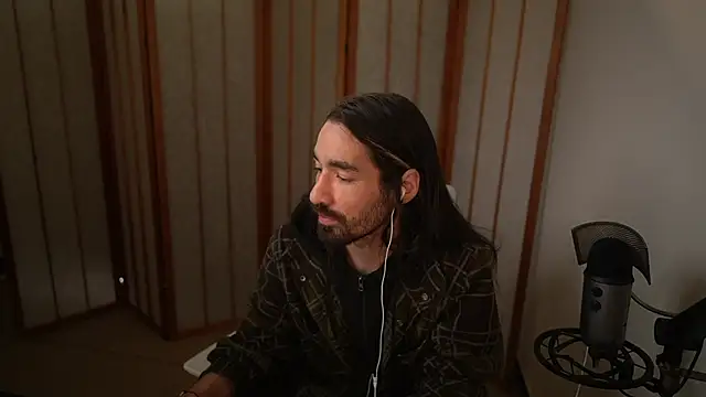 Snapshot of Your_Ice_cream chatting on 11-19-25, 01:22 Your Ice cream online show from 11-19-25, 01:22