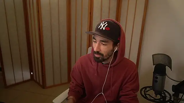 Snapshot of Your_Ice_cream chatting on 11-28-25, 02:42 Your Ice cream online show from 11-28-25, 02:42