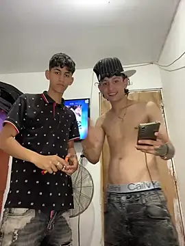 Snapshot of LatinBoysxxx chatting on 01-21-25, 06:23 LatinBoysxxx online show from 01-21-25, 06:23