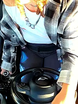 Snapshot of thatonespicychick chatting on 09-15-25, 01:44 thatonespicychick online show from 09-15-25, 01:44