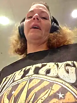 Snapshot of thatonespicychick chatting on 10-24-25, 02:02 thatonespicychick online show from 10-24-25, 02:02