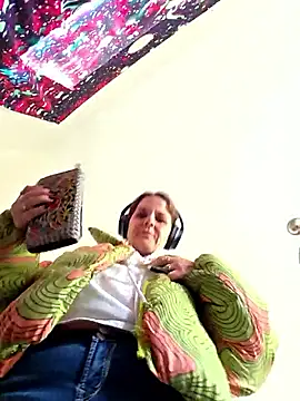 Snapshot of thatonespicychick chatting on 10-29-25, 02:52 thatonespicychick online show from 10-29-25, 02:52